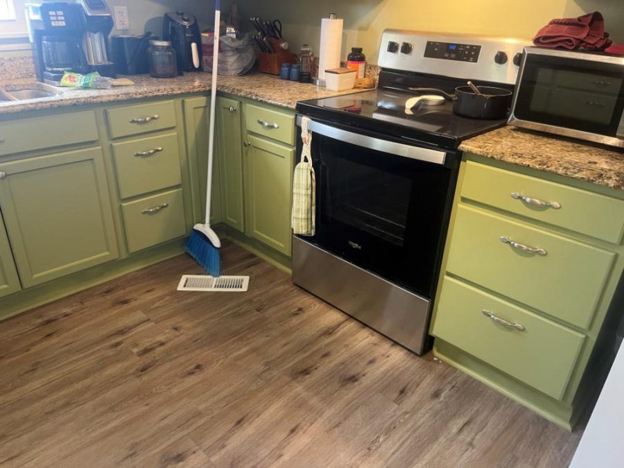 photo of kitchen being repainted Preview Image 6