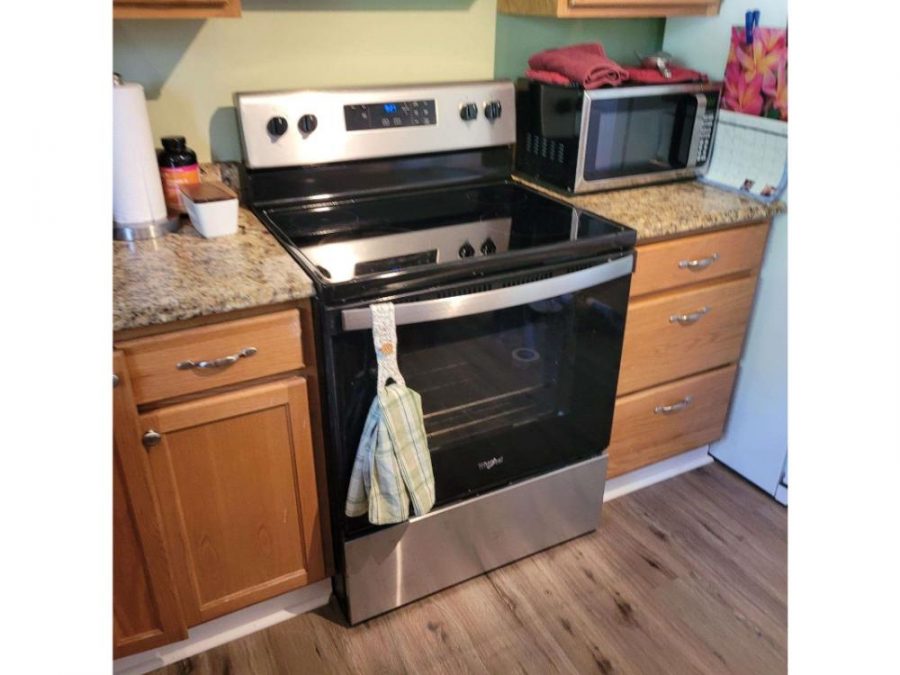 photo of kitchen being repainted Preview Image 5