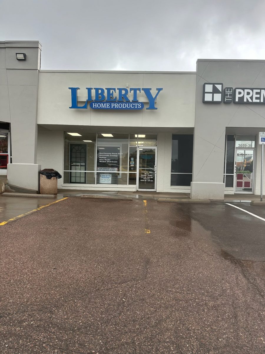 storefronts of painted shopping center Preview Image 2