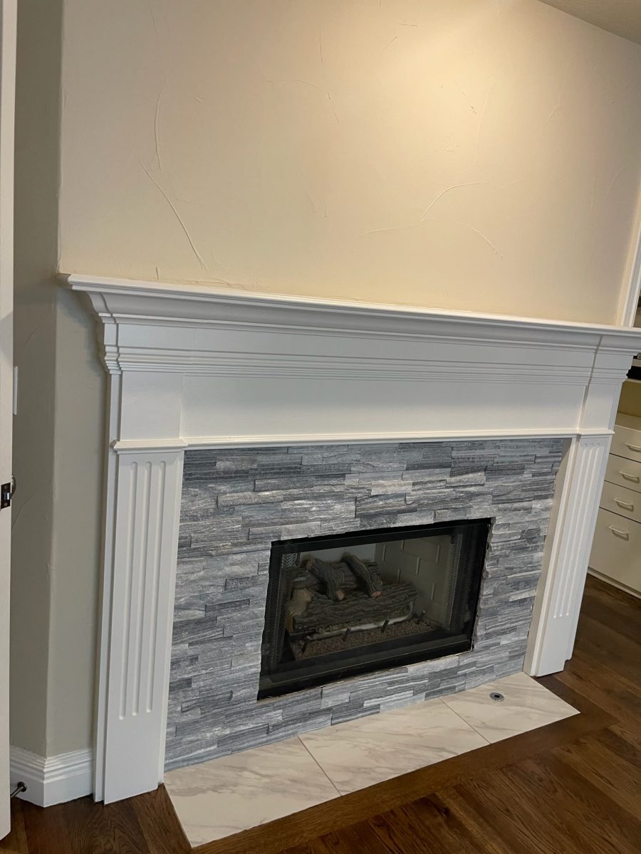 fireplace with white painted mantle Preview Image 2