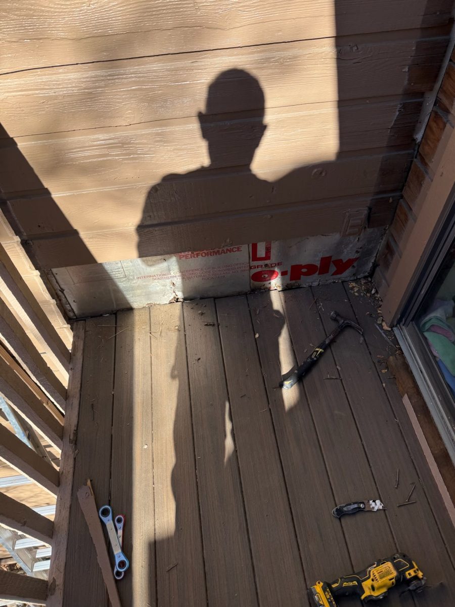 wooden balcony Preview Image 2