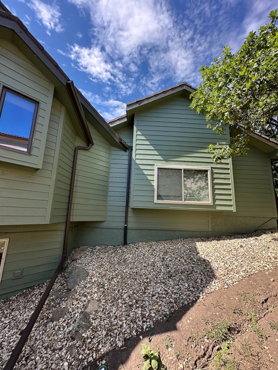 house with green painted siding Preview Image 5