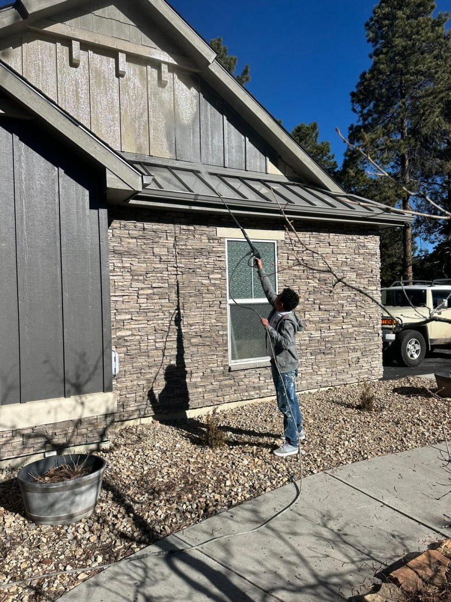man power washing house
