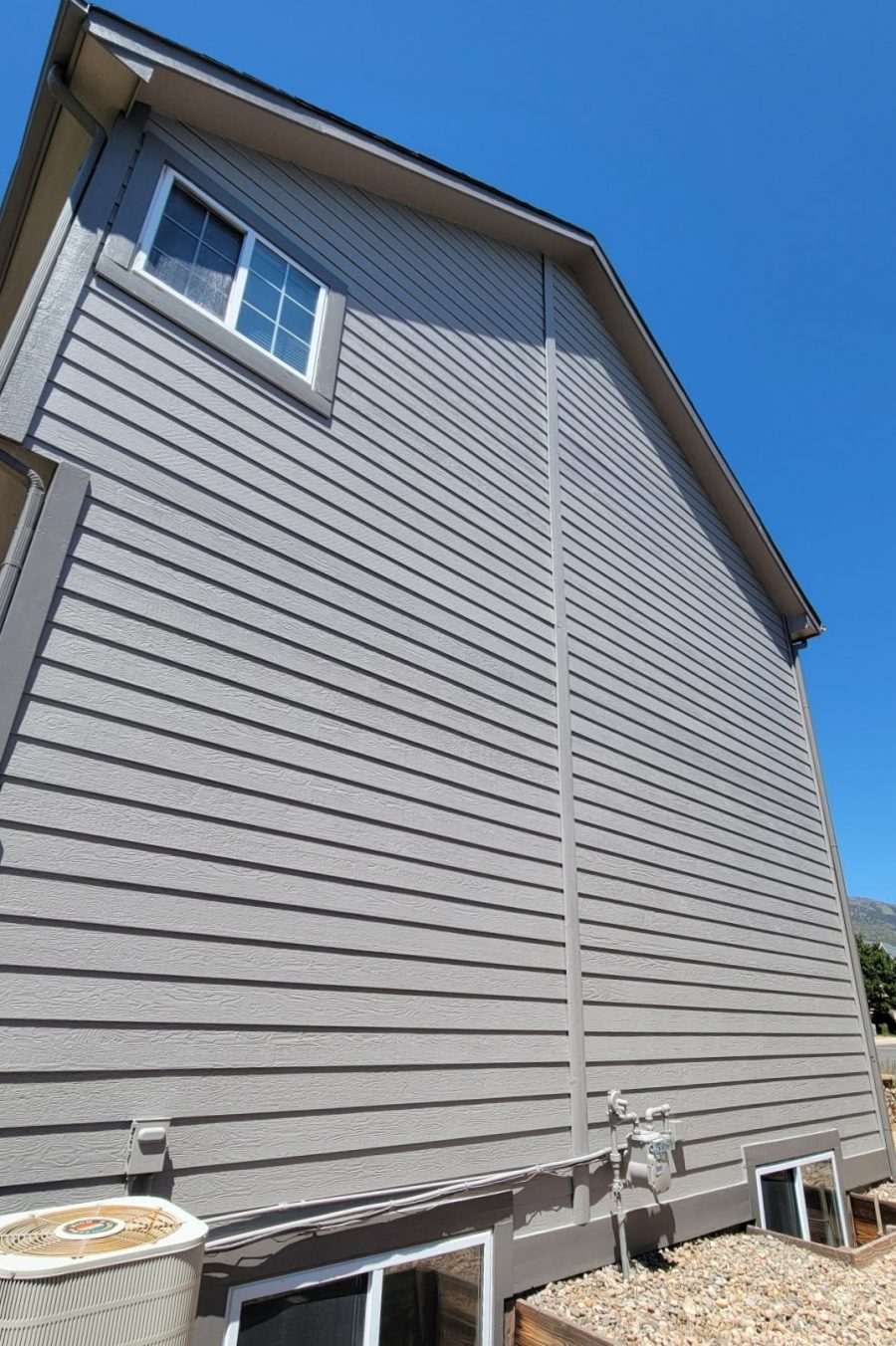 siding on right side of house Preview Image 3