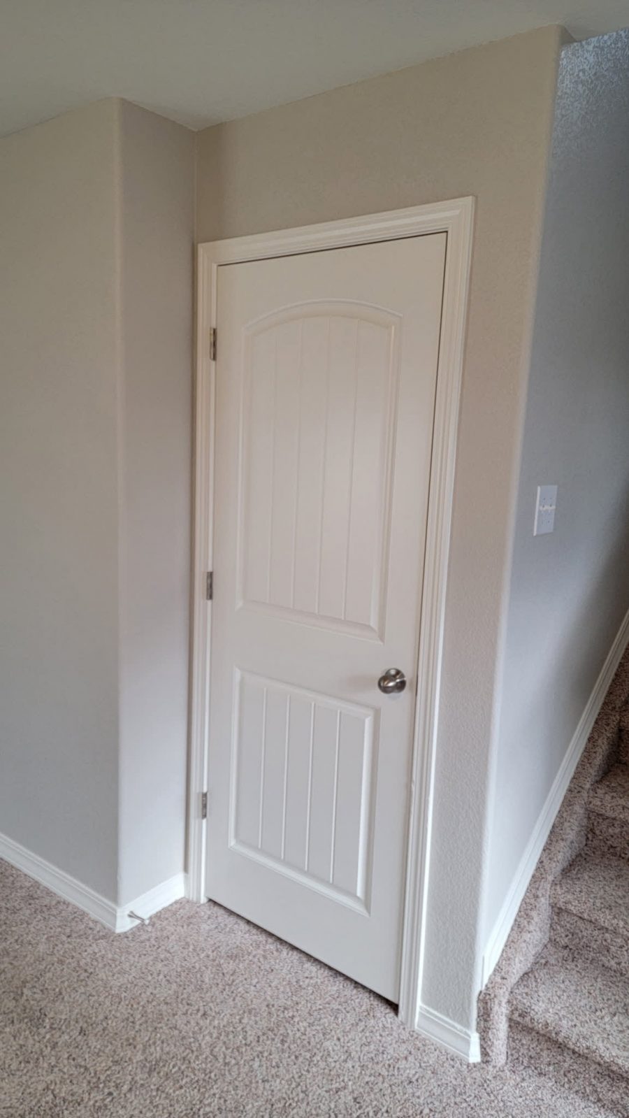 interior door and white painted walls Preview Image 4
