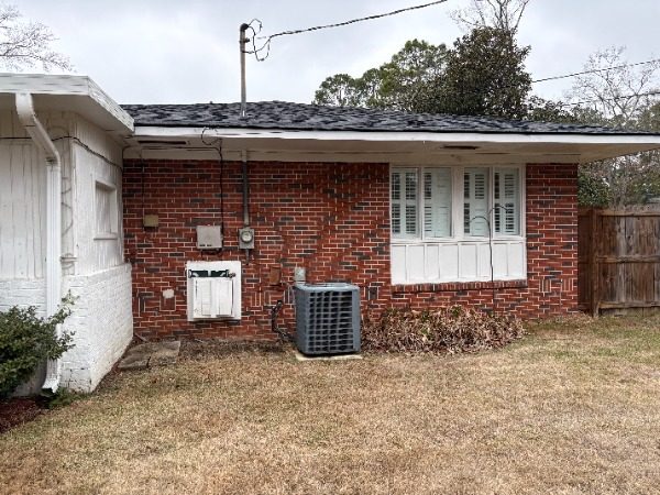 brick house exterior with white siding and accents Preview Image 8