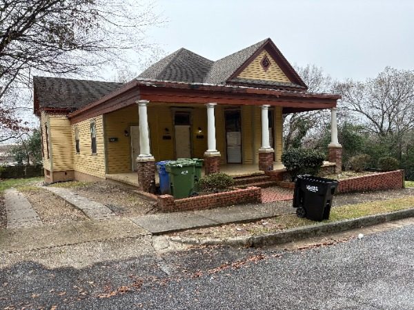 worn exterior of historic home Preview Image 4