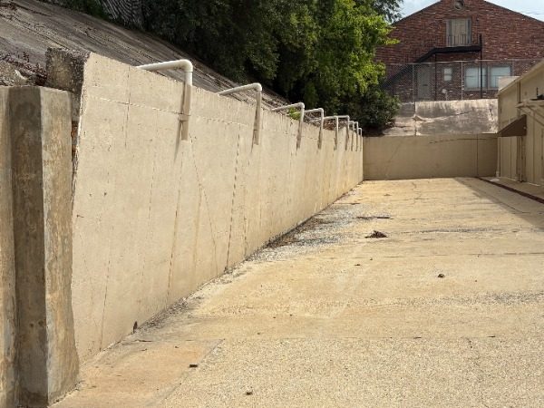 retaining wall with worn paint Preview Image 9