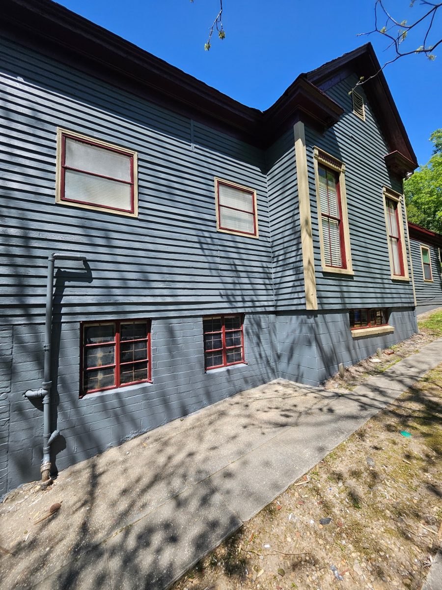 painted rear exterior of historic home Preview Image 12