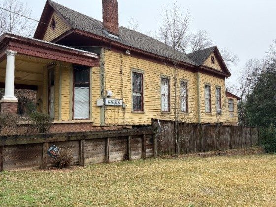 worn exterior of historic home Preview Image 2
