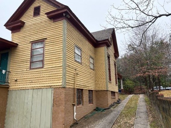 worn exterior of historic home Preview Image 1