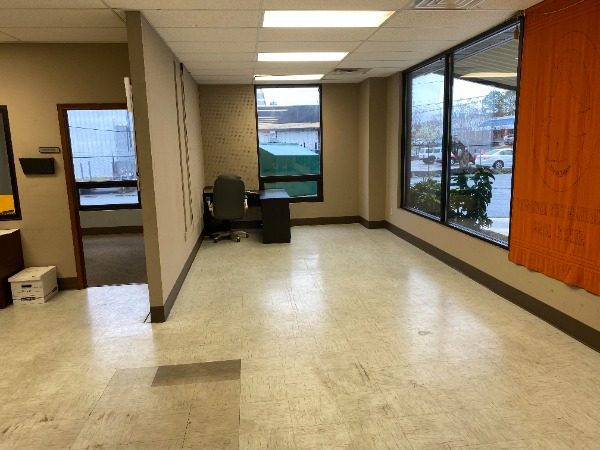 commercial shop room with laminate floor Preview Image 5