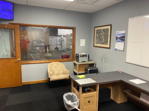 commercial office with desk, chair and carpet Preview Image 7