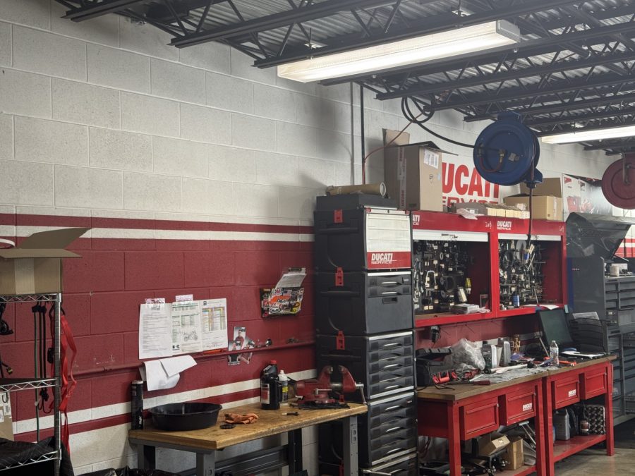 auto service bay before repaint Preview Image 3