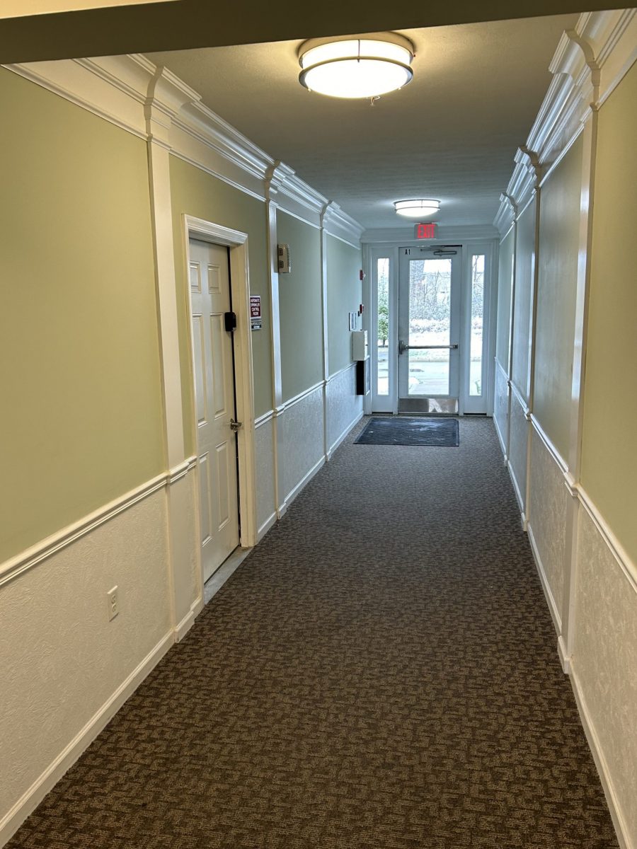apartment hallway with outside entrance door Preview Image 11