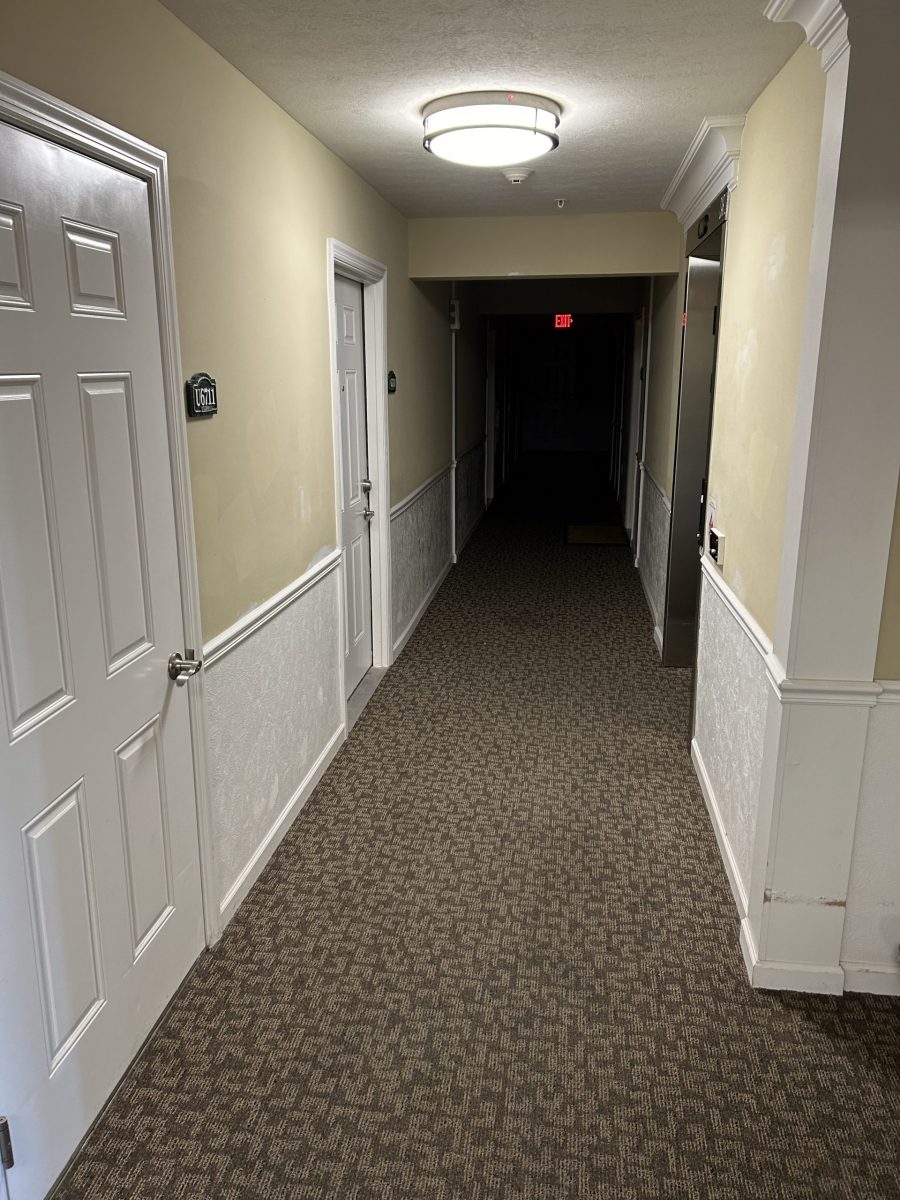 apartment hallway Preview Image 14