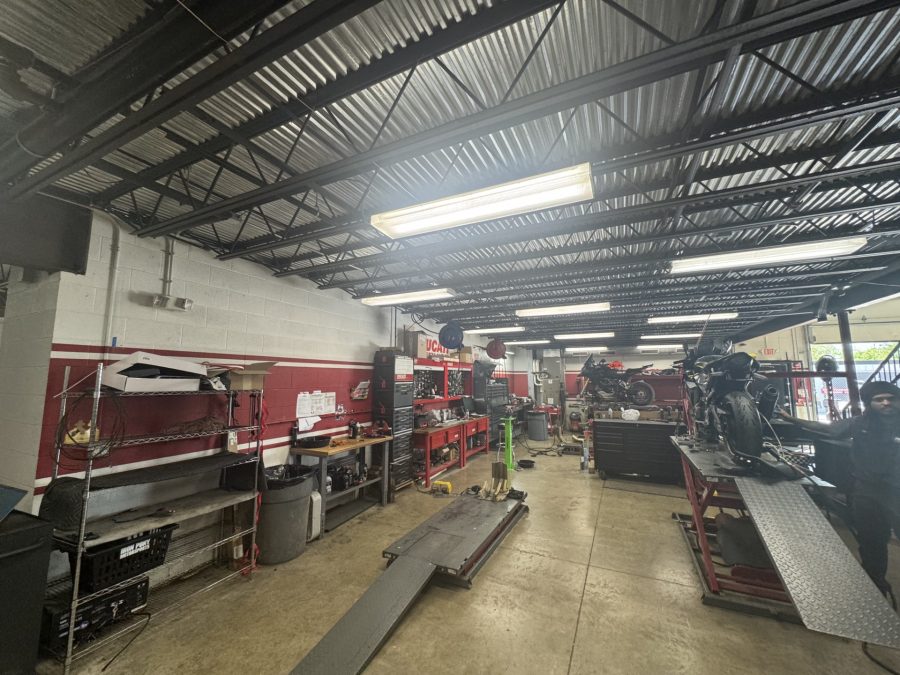 auto service bay before repaint Preview Image 4