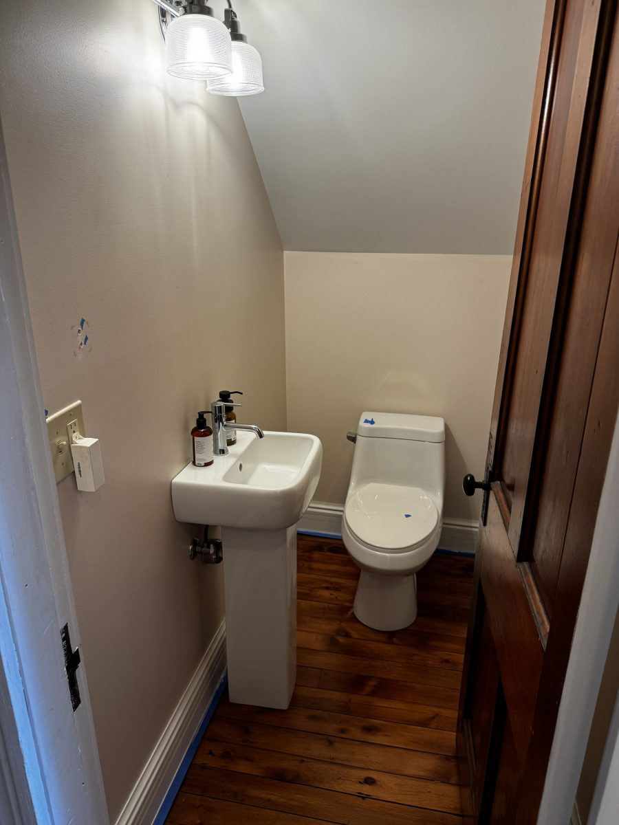 (Before) Small Bathroom Preview Image 4