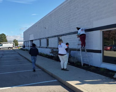 Black Trim Along the Side