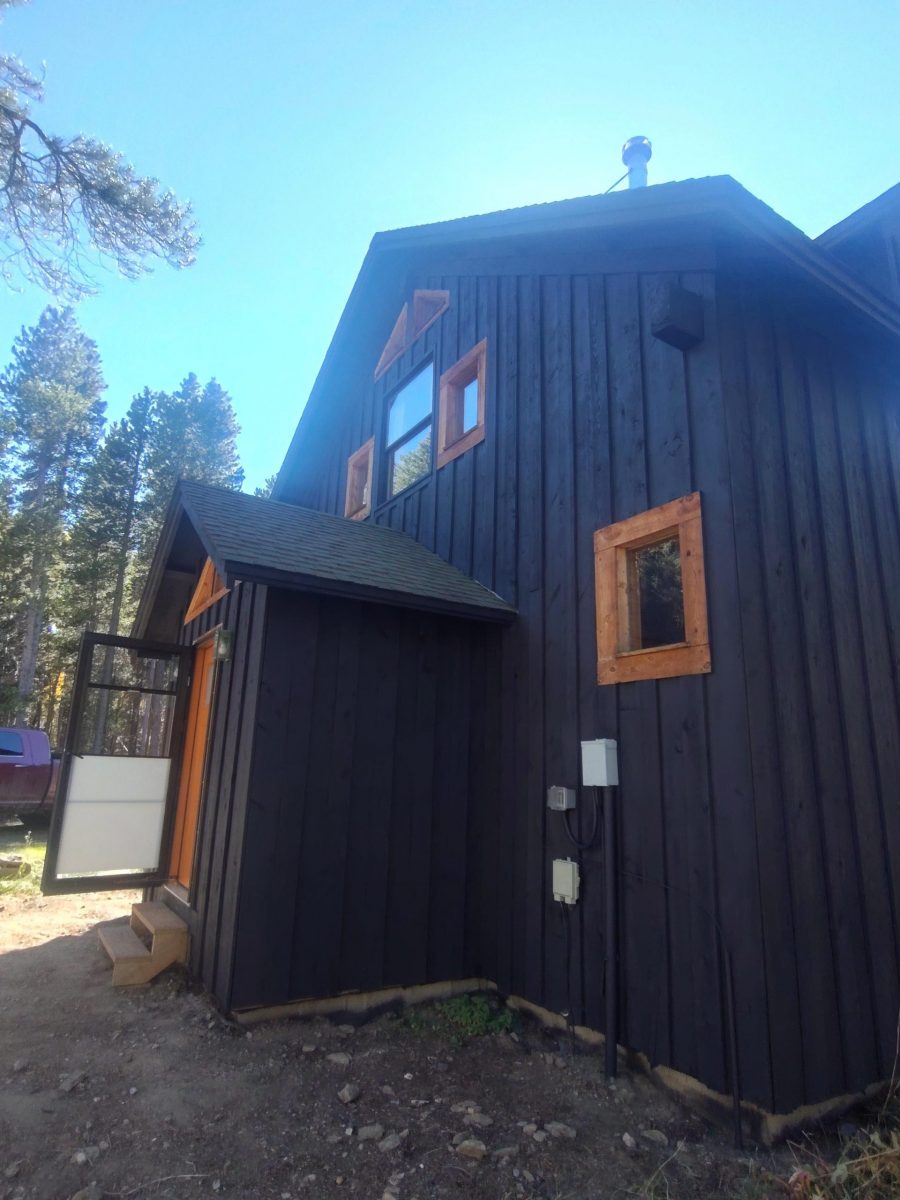 black painted cabin style house Preview Image 3