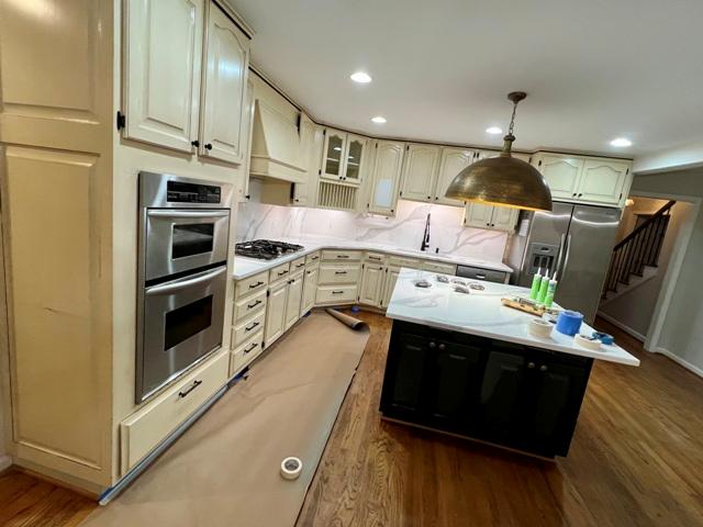 photo of kitchen in dunwoody before being repainted