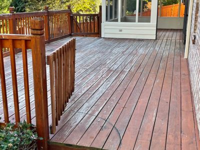 photo of deck to be restained in dunwoody ga