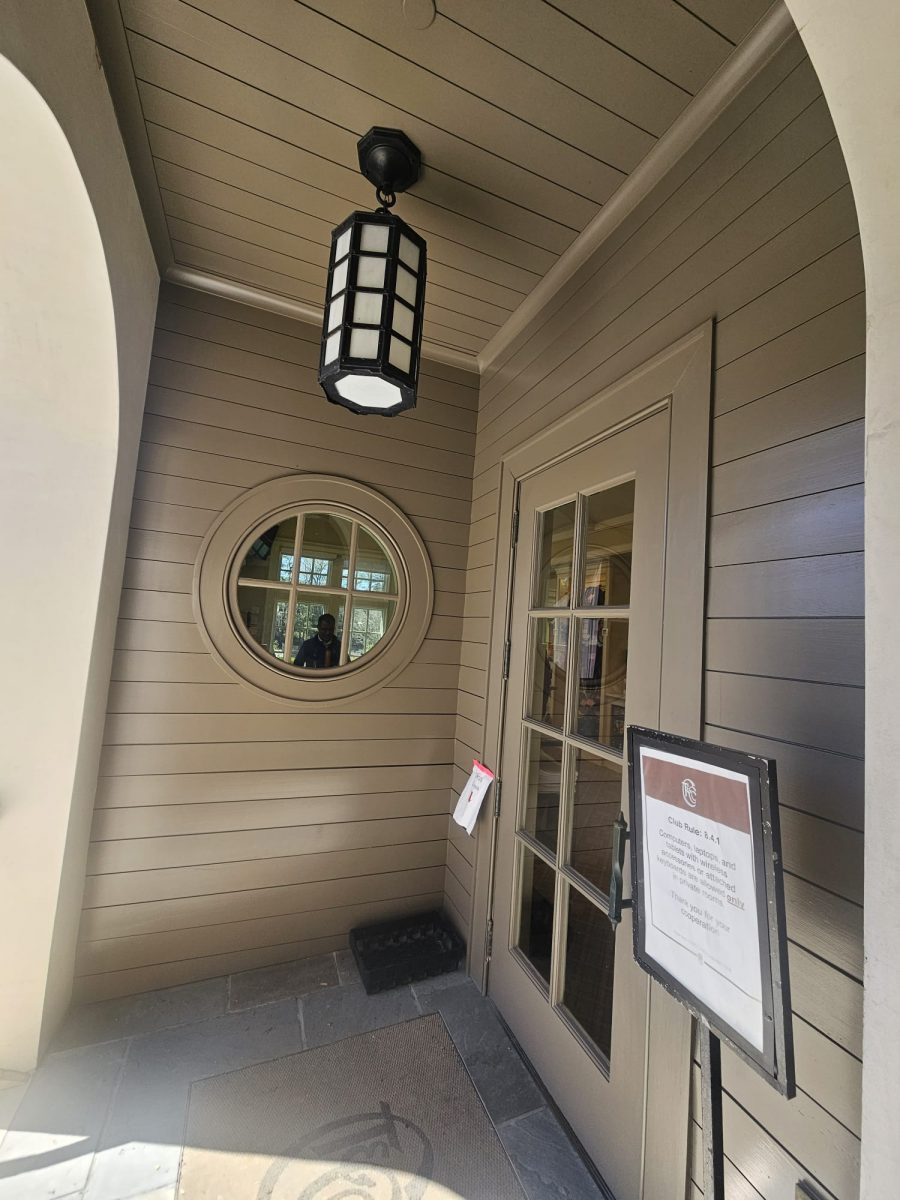 photo of repainted country club tennis building in sandy springs Preview Image 4