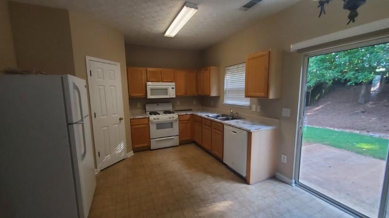 photo of repainted interior in north metro atlanta Preview Image 5