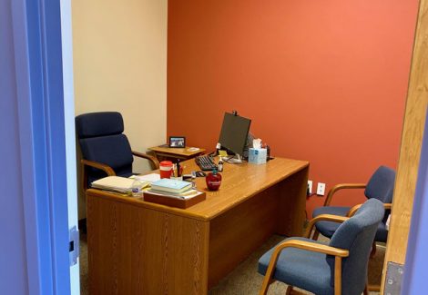 photo of huntington learning center before being repainted