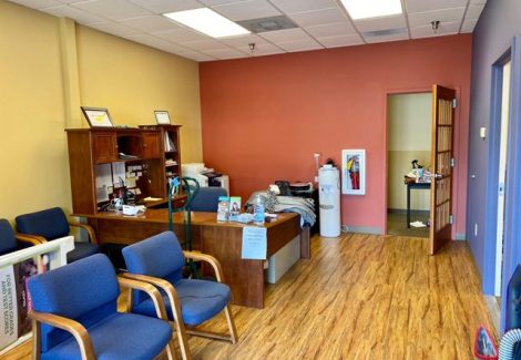 photo of huntington learning center before being repainted