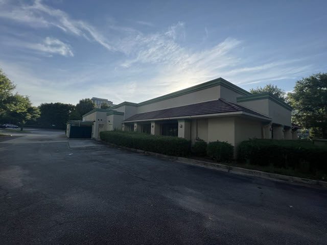 photo of restaurant before being repainted Preview Image 1