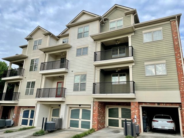 photo of repainted condominium building in sandy springs georgia Preview Image 3