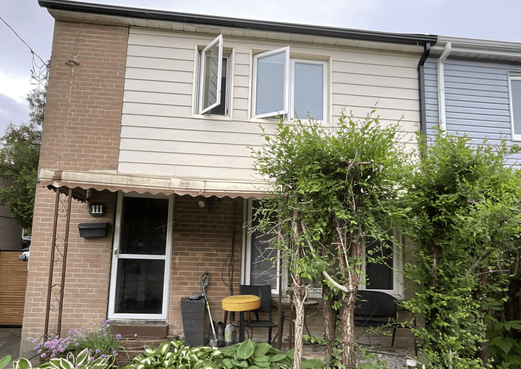 Brick and Siding Painting in Scarborough – Front Before