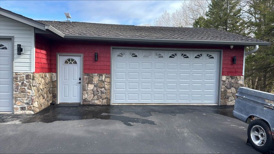 garage and driveway of ranch style home Preview Image 3