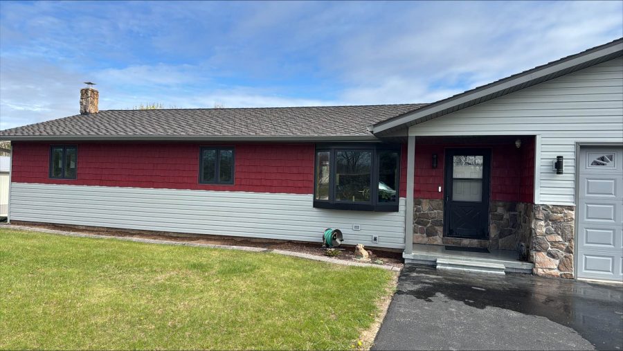 front of ranch style home before painting Preview Image 4