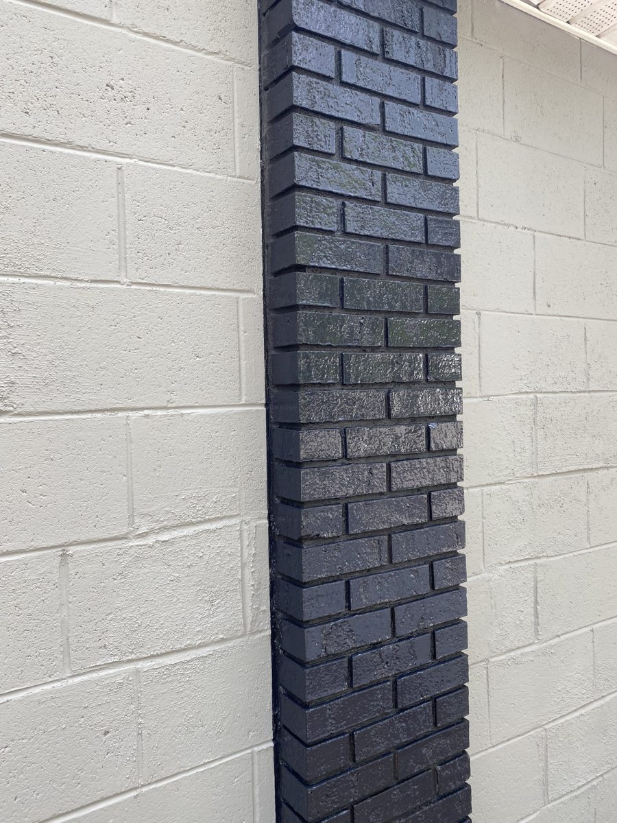 Black Painted Columns Preview Image 1