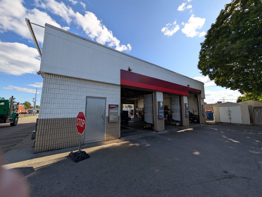 Jiffy Lube location before exterior repaint Preview Image 3