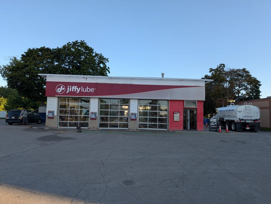 Jiffy Lube location before exterior repaint Preview Image 5