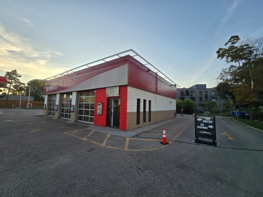 Jiffy Lube location after exterior repaint Preview Image 1