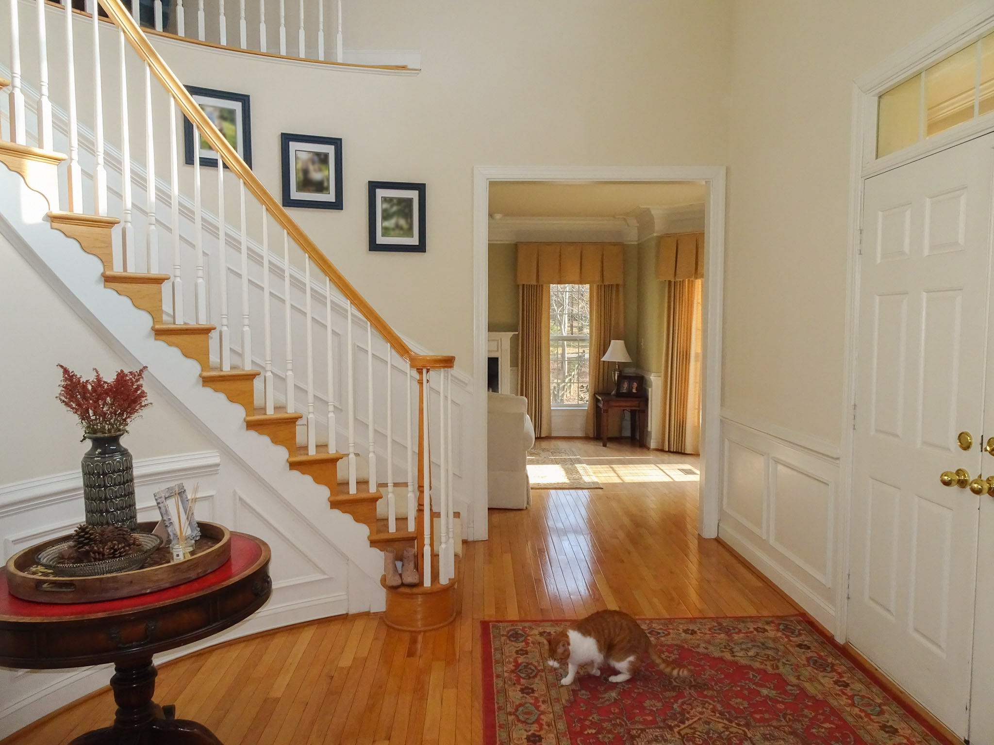 Interior Painting – Entryway & Stairs Before