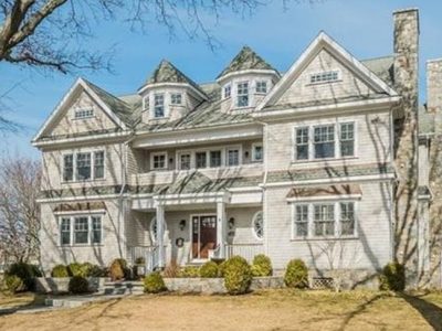 beach house exterior painting