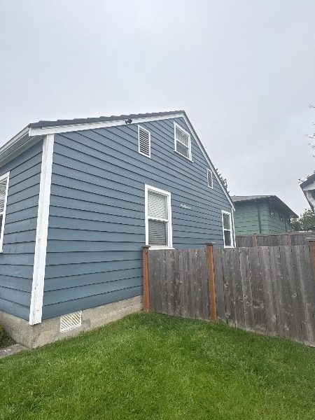 cedar siding with faded and peeling paint Preview Image 13