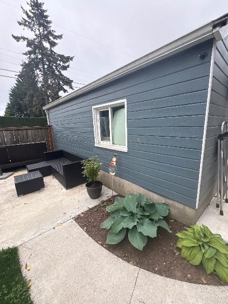 cedar siding with faded and peeling paint Preview Image 14