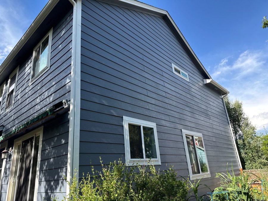 house with blue painted siding Preview Image 5