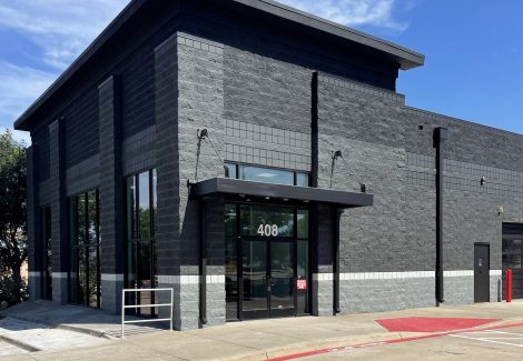 gray black Safellite AutoGlass building exterior showcasing best commercial painting in Fort Worth TX