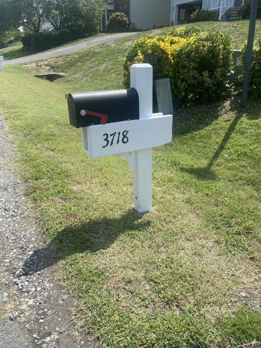 mailbox with newly painted colors and numbers Preview Image 2