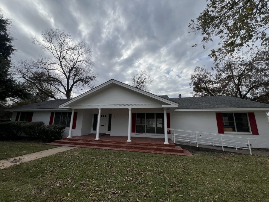 Professional Exterior Painting White Brick Preview Image 1