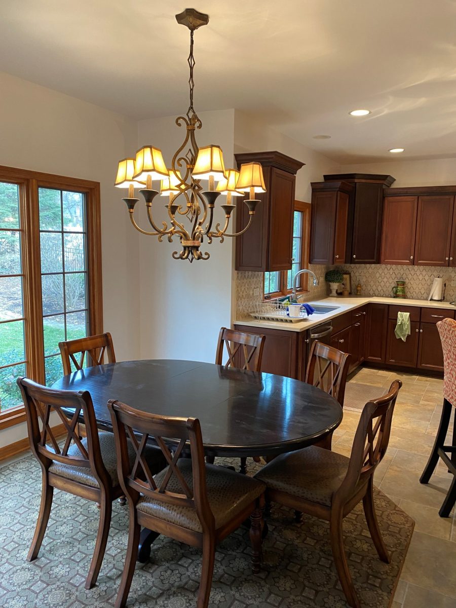 Dining room table with white painted walls Preview Image 1