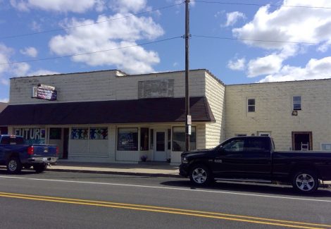 MoeZ Inn before exterior painting by CertaPro Painters of Grand Rapids, MI