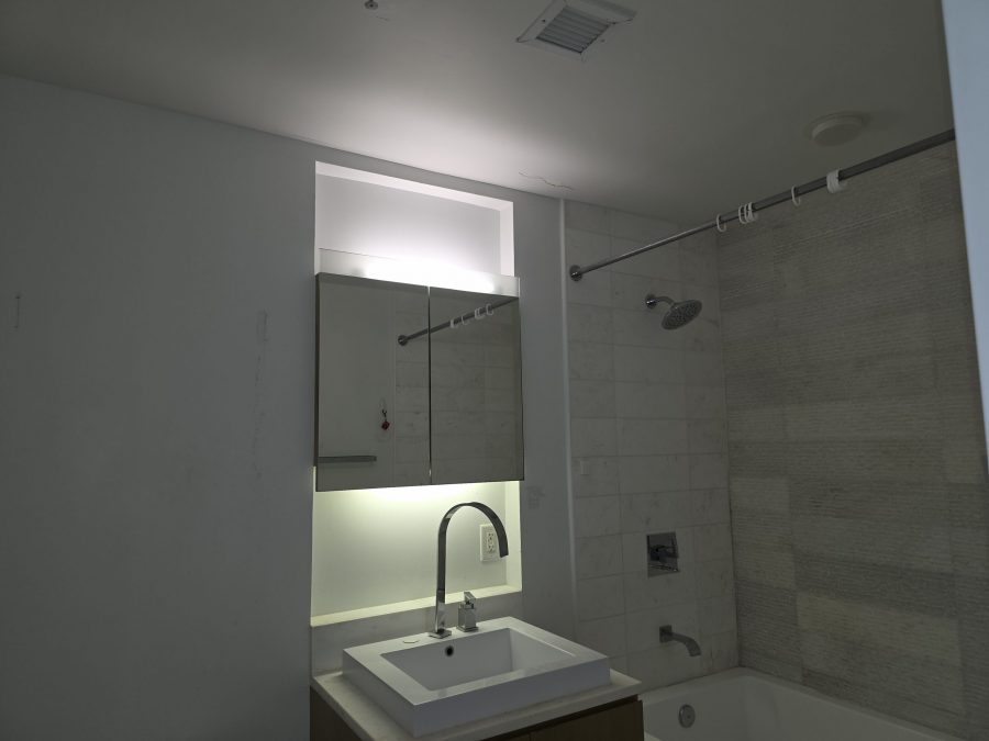 unpainted bathroom Preview Image 11